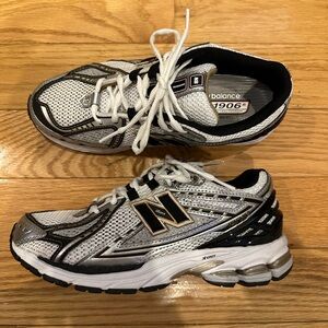 New Balance 1906R, Men’s 7/ Women’s 8.5, Metallic Silver with Metallic Gold